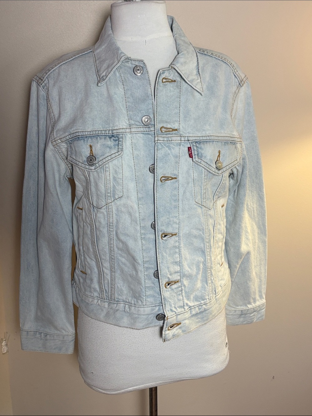 Levi's Light Wash Blue Denim Trucker Jacket - Women's